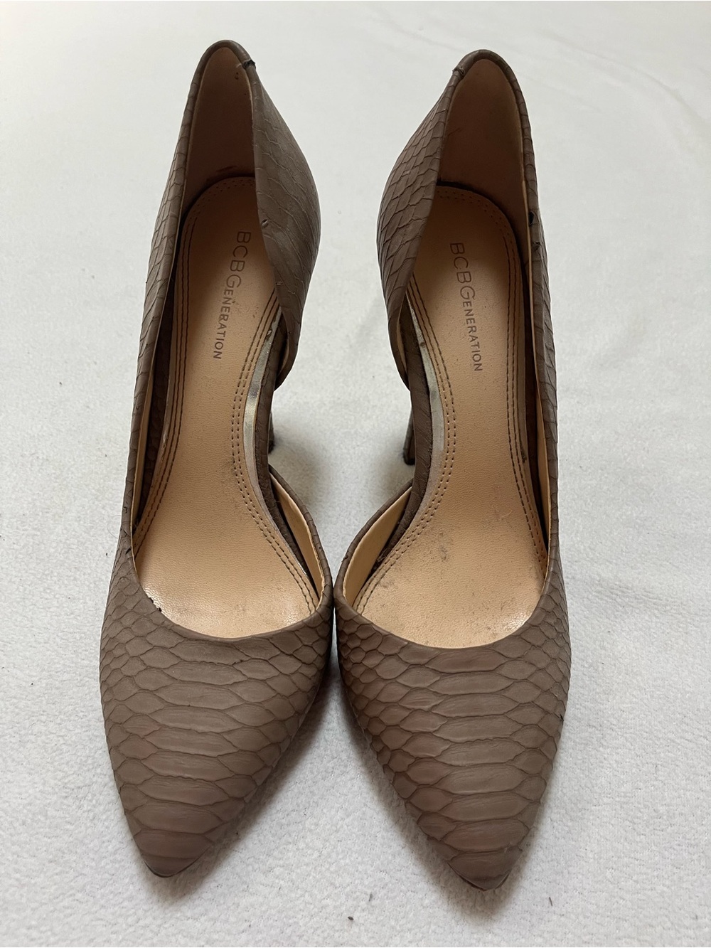 BCBG Generation Taupe Snakeskin Pointed Toe Pumps Heels size 8